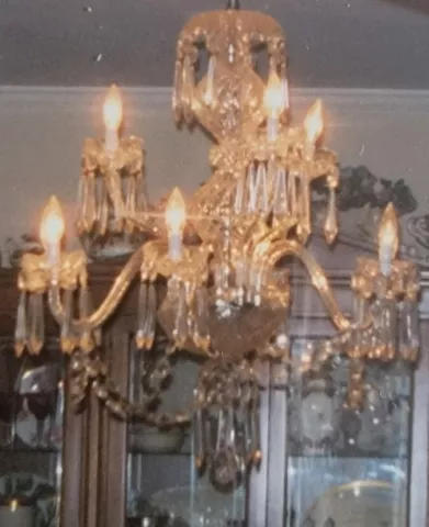 HLarge Gorgeus Vintage Antique Crystal chandelier 27”x25”inches Cover