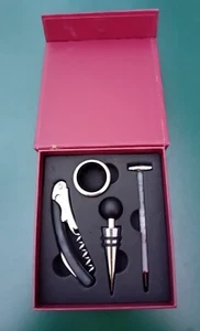 Wine Connoseur's Kit Attrezzi 4 Pezzi con Cavatappi e Termometro NUOVO - Foto 1 di 1