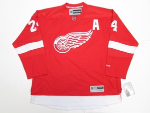 bob probert blackhawks jersey