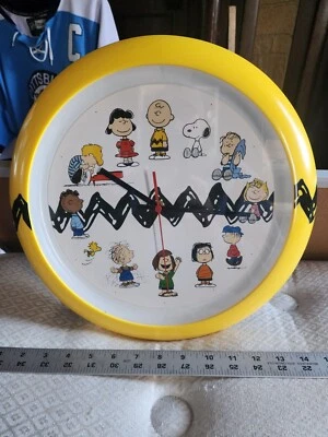 CARTOON THE PEANUTS CHARACTERS PLASTIC 13.5" INCH WALL CLOCK snoopy-cb-lucy Etc - Image 1 of 4