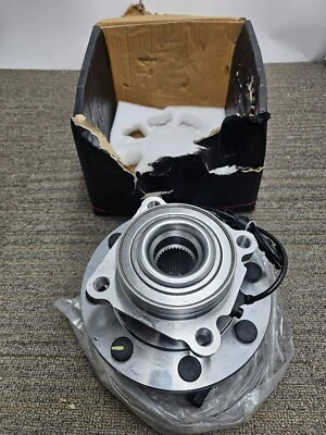 Buje de cojinete de rueda delantera CRS NT515098 para Chevy GMC Sierra Silverado 2500 3500 Foto 1 de 4