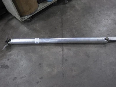 Silverado 1500 2025 eje de transmisión trasero Foto 1 de 4