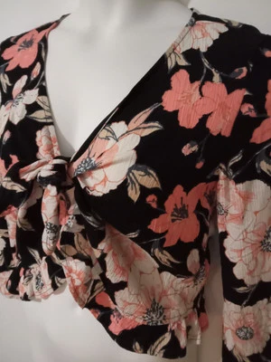 ROXY Mujer Pequeño Negro Floral Recortado Top Volantes Dobladillo Corbata Frontal Manga Larga  Foto 1 de 4