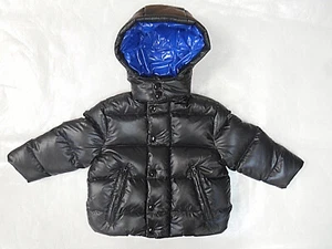 Säugling/Kleinkind/Jungen Minilli glänzend schwarz mit Kapuze Pufferjacke Größen 12Mth. - 20 - Bild 1 von 5