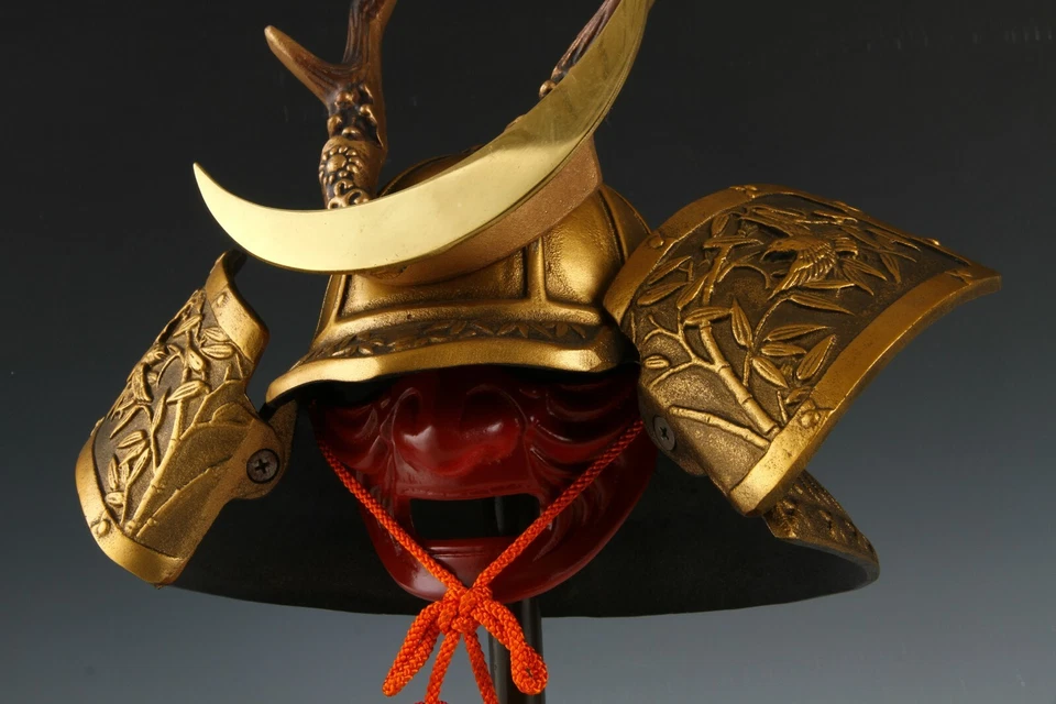 Casco samurai japonés tamaño mediano -Shikanosuke Kabuto con máscara - Tsushima Foto 1 de 4