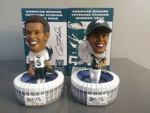 2 Donovan McNabb Eagles Veterans Stadium Bobbleheads 2002 Green & White Jersey Cover