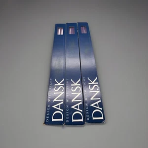 Velas cónicas pequeñas DANSK 16,5" púrpura 34 total 3 cajas 2 completas una parcial - Imagen 1 de 3