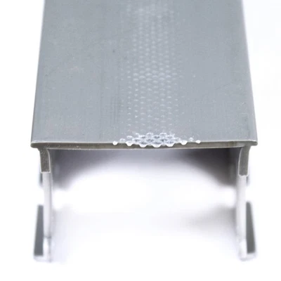 PANDUIT E1.5X1.5LG6 PANDUCT 1.5" GRIS CLARO TIPO E CONDUCTO DE CABLEADO RANURADO (6 PIES) Foto 1 de 4