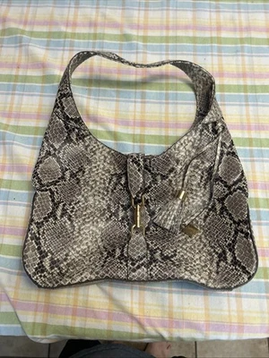 Bolso de Mano Hobo Grande GILI Got It Love It Cuero Estampado de Serpiente Repujado Foto 1 de 4