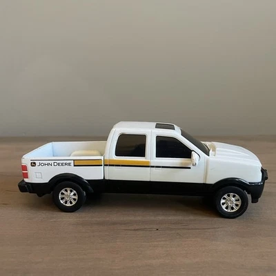 Toy Ertl 1/24 John Deere Pick Up Truck White Green Yellow Diecast - Image 1 of 4