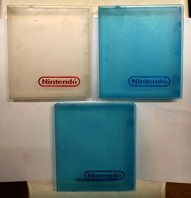 3 fundas para juegos Nintendo originales (2 azules y 1 transparentes) con logotipo de Nintendo NES Foto 1 de 3