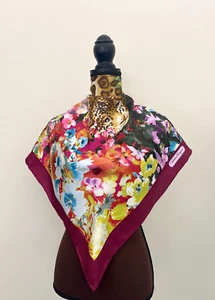 Exhibición #1 Nuevo Salvatore Ferragamo Bufanda Animal Jardín Borgoña Floral Envoltura de Seda - Imagen 1 de 17
