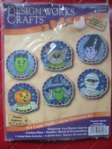 Design Works HALLOWEEN Vintage MONSTER MASH ORNAMENTI Plastica Tela KIT - anni 90 - Foto 1 di 2
