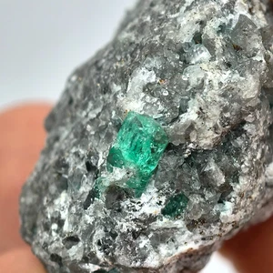 VERY CLEAR NATURAL EMERALD CRYSTAL ON MATRIX  FROM MUZO - COLOMBIA 26.6 grams - Picture 1 of 12