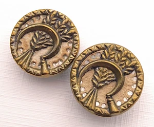 2 antichi bottoni quadro in ottone con covone di grano e falce con sfondo carta ~ 9/16" - Foto 1 di 5