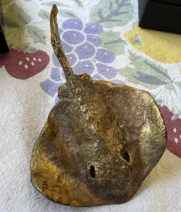 Vintage Bronze Mantarochen Skulptur mit grünem Marmorsockel. Von SPI - Bild 1 von 8