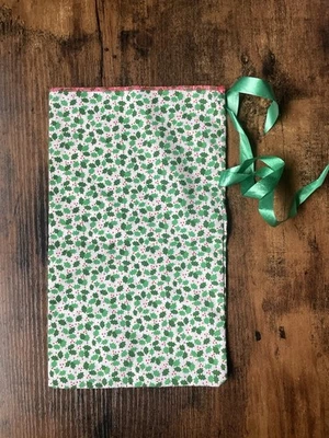 Винтажная рождественская тканевая подарочная сумка с галстуком - Изображение 1 из 4