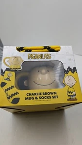 Precious Moments Peanuts Charlie braun 15 oz Becher + Socken Set Neu im Karton - Bild 1 von 6