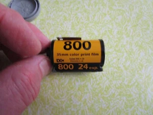 Kodak 800 35 mm Color Print Film 24 Exp. With Canister 800 24 Process C-41 - Picture 1 of 3