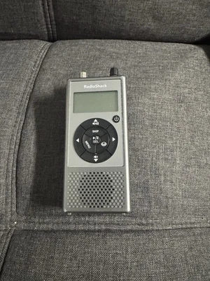 Radio Shack PRO-107 iSCAN Trunking Radio Scanner 20-107 No Antenna - Image 1 of 4