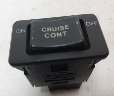 Interruptor de control de crucero para tablero Nissan Pickup D21 Pathfinder 1986-1993 OEM Foto 1 de 2