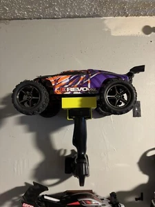 Appendiabiti da parete Traxxas Mini E Revo Slash And Summit + supporto radio 1/16 Traxxas - Foto 1 di 3