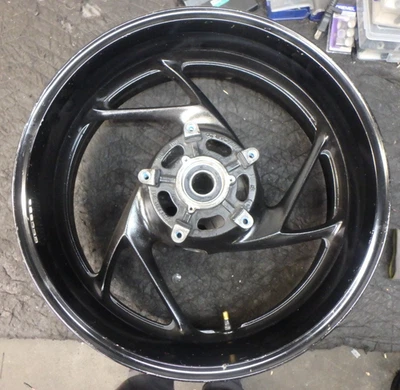 RUEDA TRASERA SUZUKI GSX-S 1000, GSXS 16-25, RUEDA TRASERA RECTA 11/11/25 Foto 1 de 4