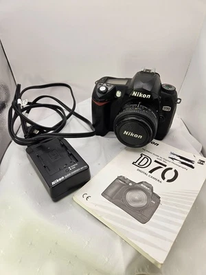 Cámara digital Nikon D70 SLR con lente Nikon AF Nikkor 50 mm 1,8 Foto 1 de 4