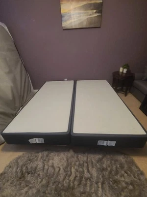  Dos somieres Twin XL y marco ajustable.  También se puede utilizar como King  Foto 1 de 4