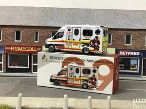 Ambulanza Mercedes Sprinter 1/76 (A413) piccola pressofusa - Foto 1 di 6