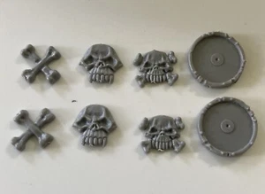 OOP Warhammer Fantasy Orcs & Goblins Shields w/ Emblems (x2) K2 034 - Picture 1 of 7