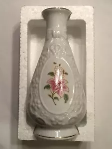 Porcelain Cameo Vase Amhearst Manor New in box - Picture 1 of 4