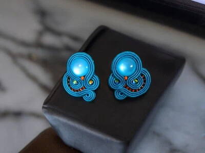 Türkisfarbene Ohrringe, hergestellt in Soutache-Technik, handgenäht. - Bild 1 von 4