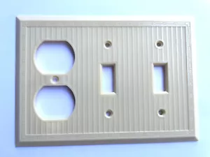 Vintage Bakelite 3 Gang 2 switch 2 outlet wall plate Ivory - USA - Picture 1 of 2