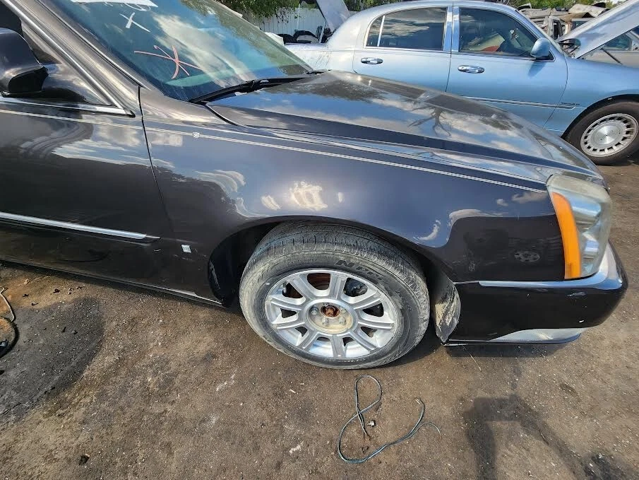 Guardabarros del pasajero derecho Cadillac DTS 2006 2007 2008 2009 2010 2011 Foto 1 de 1
