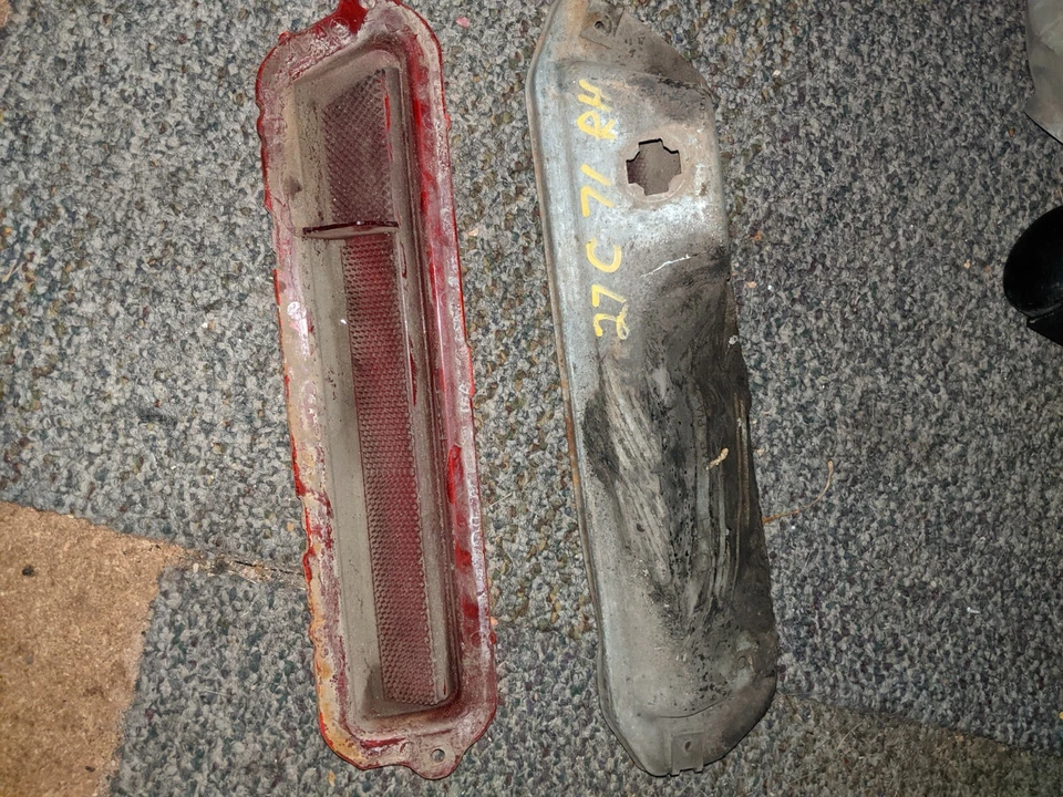 1971 雪佛兰 BISCAYNE 侧标记镜片和表圈对 — 第 1/3 张图片