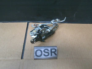 ISUZU TROOPER 1997-1999 OFFSIDE LADO DEL CONDUCTOR CERRADURA PUERTA TRASERA MECANISMO DE CAPTURA - Imagen 1 de 1