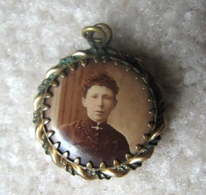 Vintage 1800er Messing Glas Anhänger Mann Frau Fotos 15/16" - Bild 1 von 3