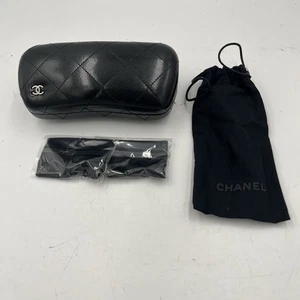 Chanel Gafas de Sol Cuero Acolchado Estuche Rígido con Bolsa y Tela Negro - Imagen 1 de 7