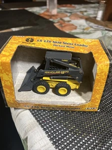 MINT 1:32  ERTL 13563 Construction NEW HOLLAND LS 170 SKID STEER Loader - Picture 1 of 4