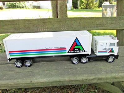 Semi Trailer Tractor Nylint The Associates Financing Leasing Insurance Pre-owne - Image 1 of 4