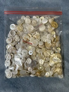 Mixed Lot Of White, Cream, & Clear, Vintage Buttons As Shown. 11 Oz Weight. - Picture 1 of 11