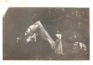 Foto RPPC dama tienda esquina falta postal vintage - Imagen 1 de 2