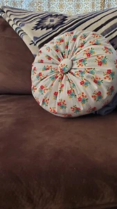 Handmade decorative tufted cotton pillows - Picture 1 of 7
