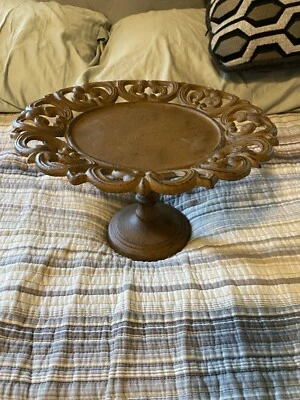 Soporte para pasteles de hierro fundido vintage de 6,5 pulgadas de alto, se adapta a pasteles de 6 pulgadas. Foto 1 de 4