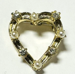 Heart Brooch Gold-tone Metal Rhinestones and Faux Pearls Love Beauty Shiny VTG - Picture 1 of 7