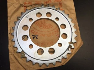 HONDA CB72 FINAL DRIVEN REAR SPROCKET ( 32T ) / NOS - Picture 1 of 12