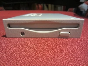 Lecteur disquette Mitsumi D353M3D 1,44 Mo 3,5 pouces floppy Disk Garanti Blanc - Afbeelding 1 van 9