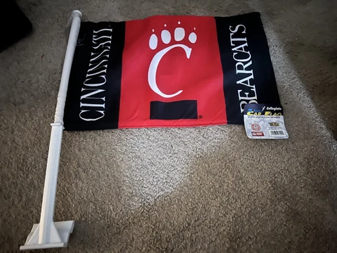 CINCINNATI BEARCATS FLAG **NEW**. GREAT MAN CAVE PIECE *MUST SEE* Cover