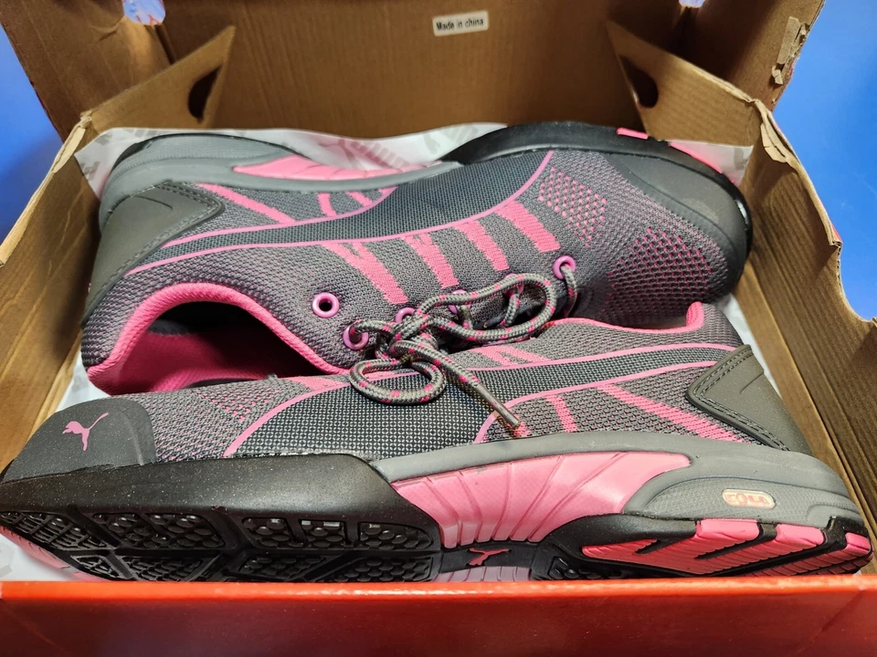 Zapato de trabajo para mujer Puma, Celerity tejido punta de acero talla 10 rosa gris Foto 1 de 4